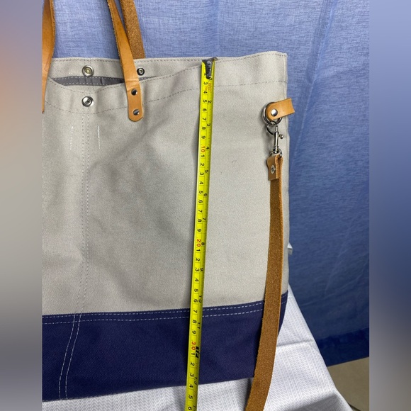 Queen bee creations handbag - Picture 7 of 9